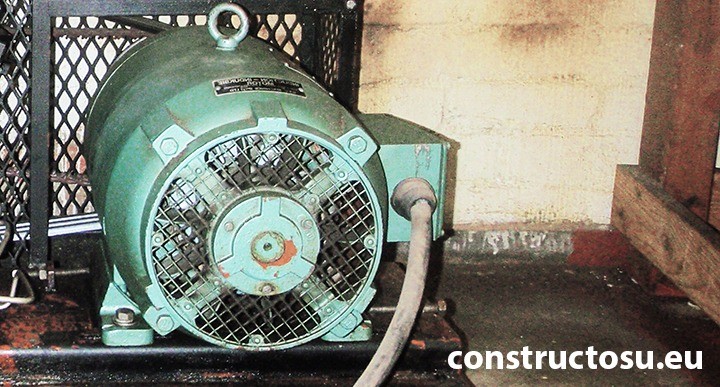 Motor electric puternic utilizat la alimentarea pompei de aer al unui compresor Motorul electric al unui compresor