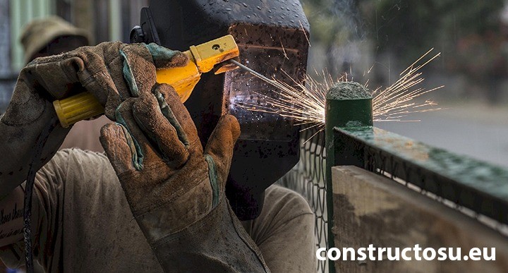 Sudură arc electric al unui gard metalic electrod mască