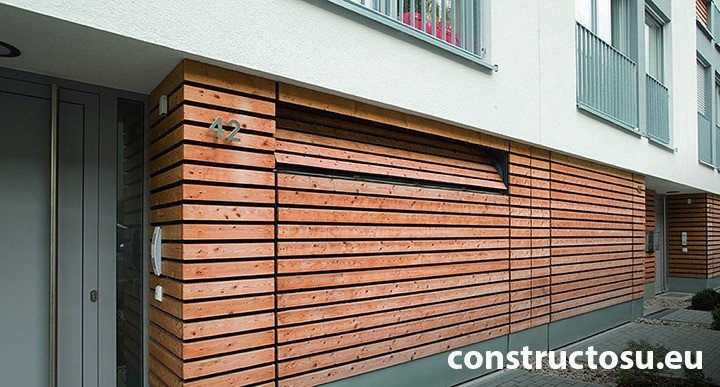 Ușă de garaj segmentată mascata in fatada cladirii