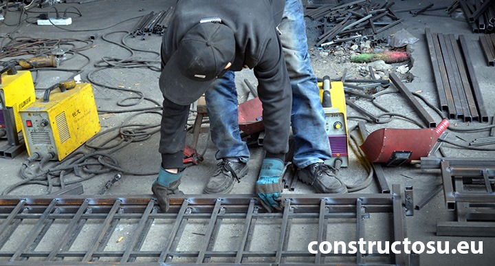 Confecționer metalic de garaj